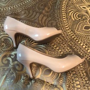DIBA STYLE, color nude, peep toe, patent leather, very gently worn, 3 inch heel